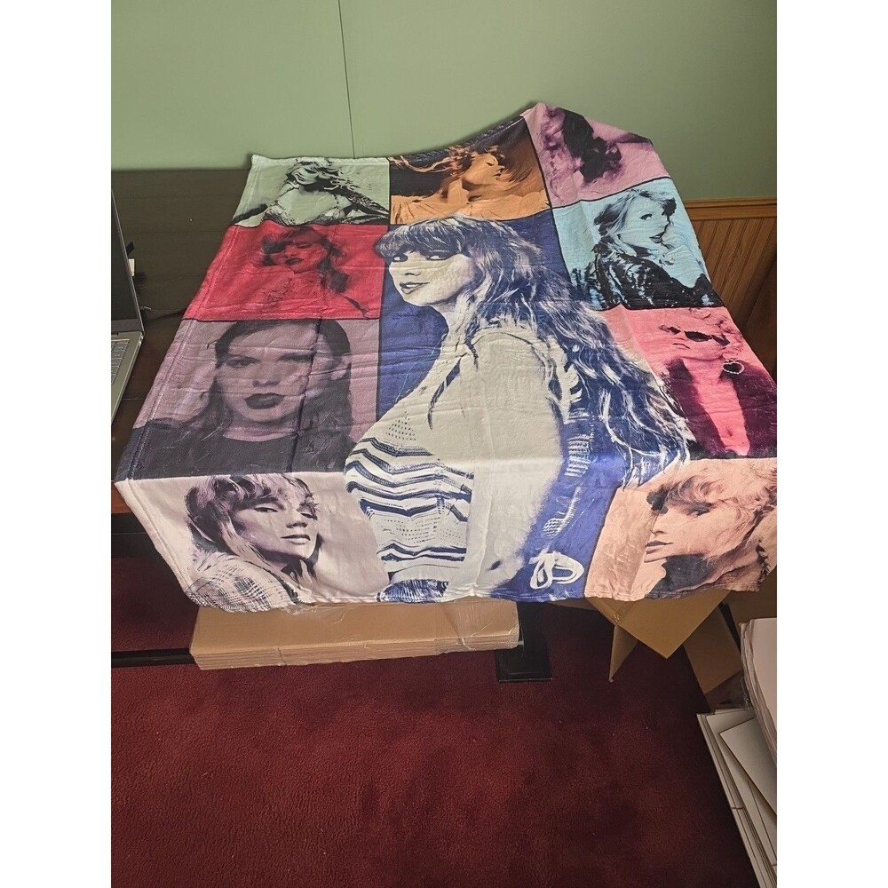 Taylor Swift 40x50 Blanket